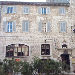 2* Hotel Des Seigneurs